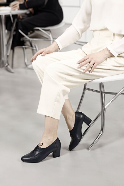 GÖNDERİ(R) Kadın / Kız Lacivert Antik Bağcıklı Orta Kalın Topuklu Hakiki Deri Oxford Ayakkabı