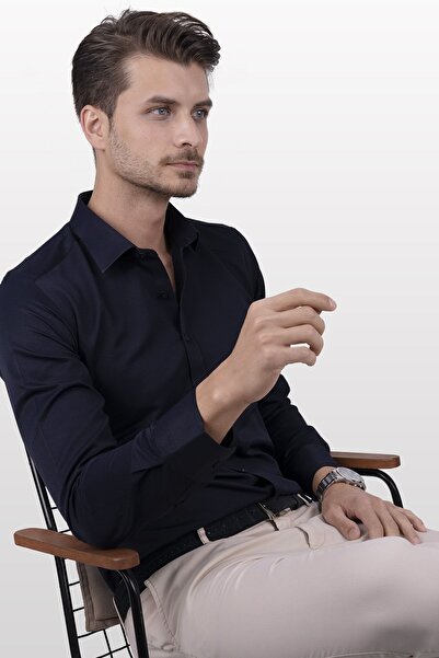 Etikmen Темно-синя атласна приталена чоловіча сорочка