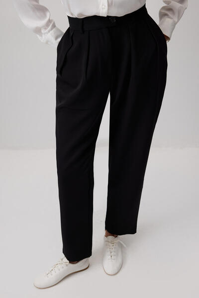 Touché Privé Double Pleated Carrot Pants