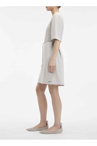 Calvin Klein Bisiklet Yaka Düz Açık Gri Kısa Kadın Elbise STRUCTURE TWLL MINI SHIFT DRESS