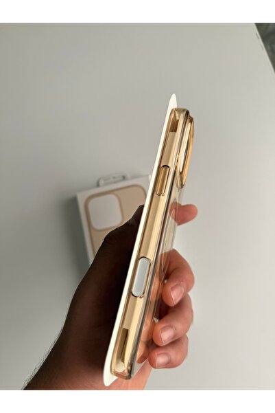 Classy Apple iPhone 16 Pro Max Magsafe Animasyonlu Sararmaz Kutulu Mika Şeffaf Kılıf - Çöl Titanyumu