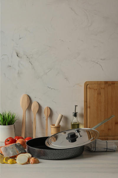 KILIÇ مقلاة بغطاء مقاس 34 سم