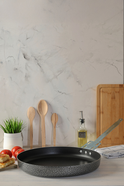 Sally Home 38 cm Büyük Boy Granit Yapışmaz Tava - Kapaklı Balık, Yufka, Börek, Bazlama, Gözleme Tavası`