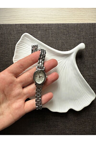 rubsey ساعة يد نسائية كلاسيكية بحبل من القش بتصميم كلاسيكي (سيتم إرسال المنتج...