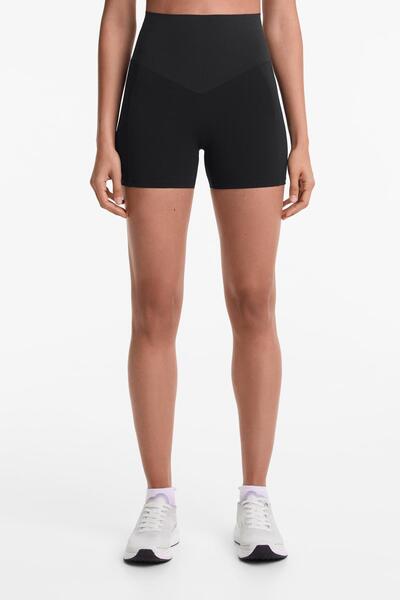 Oysho 10cm Compressive pocket high rise hot pants