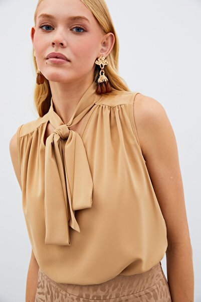 Sateen Fularlı Kolsuz Bluz - Camel