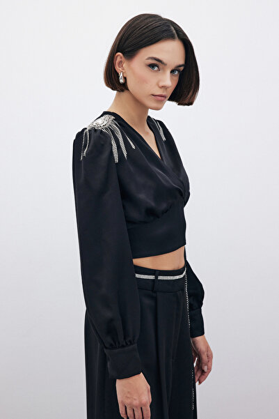 Sateen Omuz Aksesuarlı Kısa Bluz - SİYAH