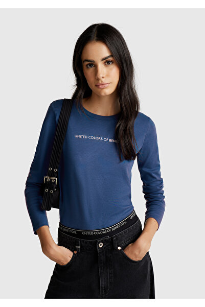 United Colors of Benetton Tricou cu mânecă lungă pentru femei, albastru indigo, 100% bumbac, cu decolteu Benetton scris