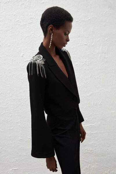 Sateen Коротка куртка з плечовими аксесуарами - ЧОРНИЙ