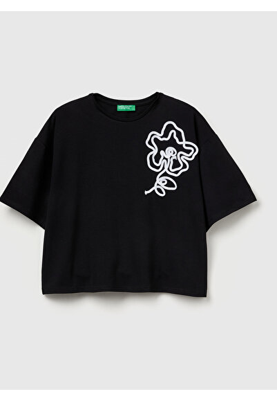 United Colors of Benetton Γυναικείο μαύρο μπλουζάκι από βαμβακερό μείγμα με λουλουδάτο απλικέ