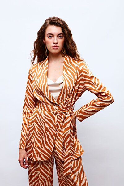 Sateen سترة ساتان مزخرفة بنقشة الحمار الوحشي - لون جملي