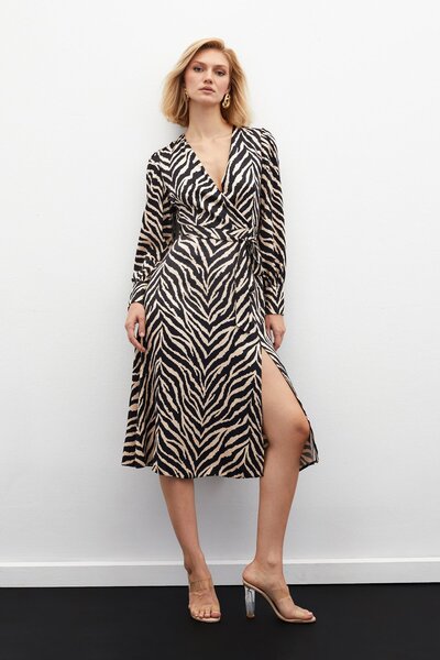 Sateen Zebra Desenli Kuşaklı Saten Elbise - Siyah