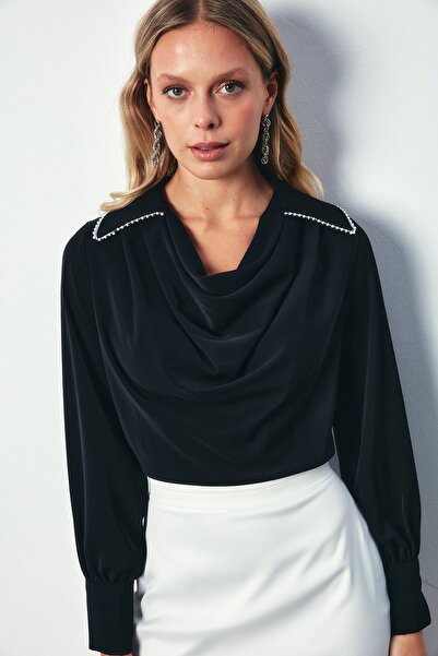 Sateen Degaje Yaka İncili Salaş Bluz - SİYAH