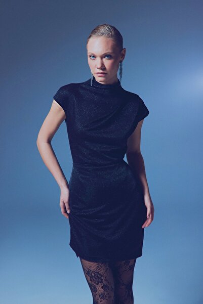 Sateen Simli Dik Yaka Bodysuit - SİYAH