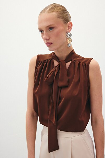 Sateen Fularlı Kolsuz Bluz - Kahve
