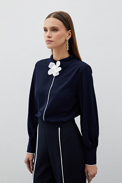 Sateen Синя блуза - комір з квітковим декором