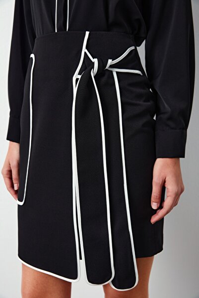 Sateen Fustă mini cu detalii - neagră