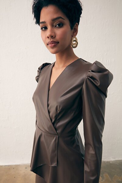 Sateen Kruvaze Deri Bluz - Koyu Kahve