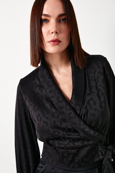 Sateen Сатинова блузка - з боковим поясом, ЧОРНА