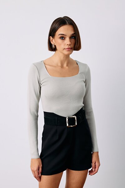 Sateen تريكو بياقة مربعة - رمادي