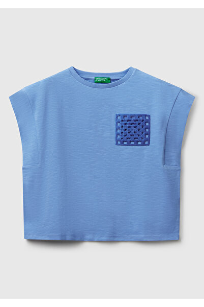 United Colors of Benetton Tricou albastru pentru fetiță, brodat cu macrame în față și cu logo imprimat pe spate