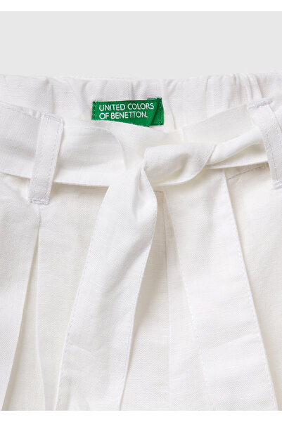 United Colors of Benetton Kız Çocuk Beyaz Keten Karışımlı Beli Lastikli Kuşaklı Pileli Bermuda Şort