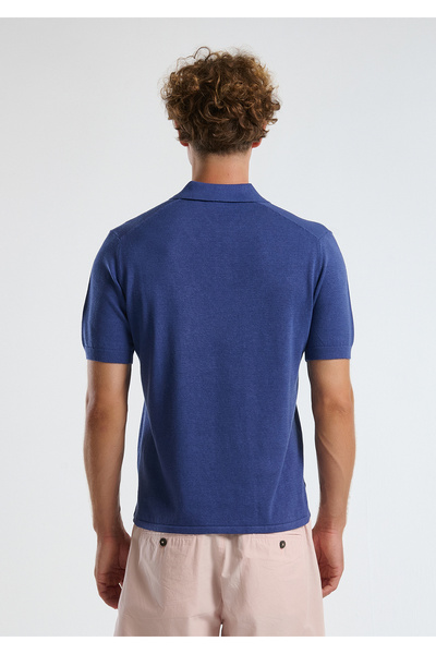 United Colors of Benetton Tricou polo tricotat bărbătesc, albastru lavandă, cu croială regulată, din amestec de cânepă