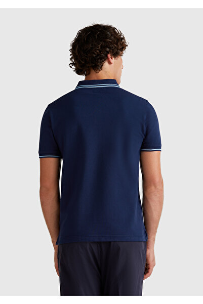 United Colors of Benetton Ανδρικό μπλουζάκι πόλο με μπλέ μανίκια και ριγέ γιακά