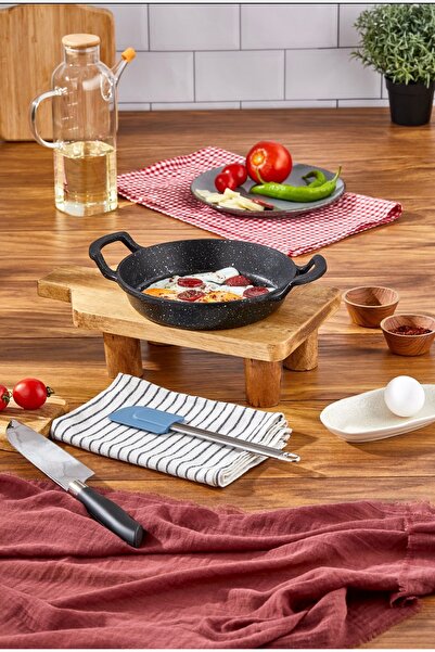 Cazoria Cast Shallow Pan with Handle 18 cm.