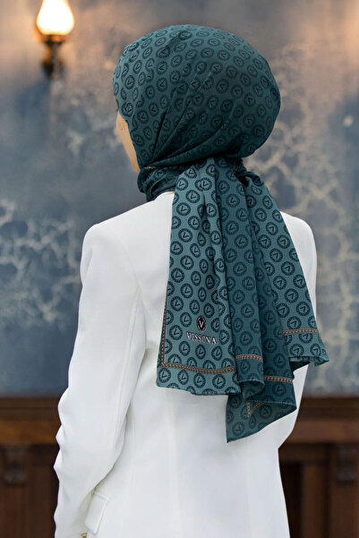 Vissona LÜKS MEDİNE İPEĞİ MONOGRAM DESENLİ ZÜMRÜT YEŞİLİ RENKLİ 75X195 KIRIŞMAZ ŞAL MOSS KREP DİKİŞ TİPİ İTA