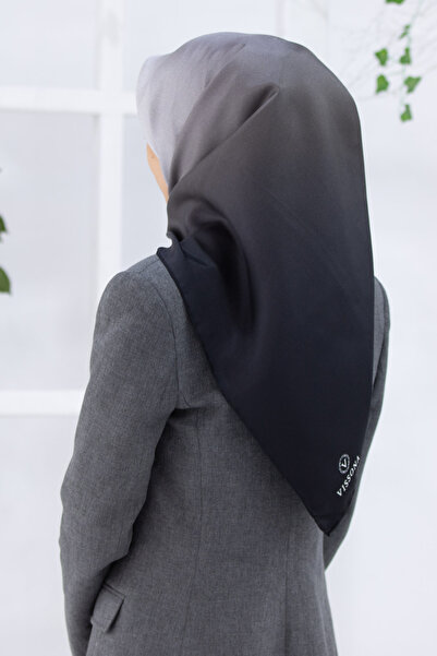 Vissona %100 Twill İpek Degrade Desenli Siyah - Gri Renkli 90x90 Eşarp Dikim Şekli : El Dikişi