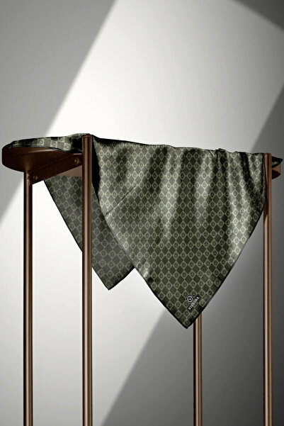 Vissona %100 Twill İpek Monogram Desenli Haki Renkli 90x90 Eşarp Dikim Şekli : El Dikişi