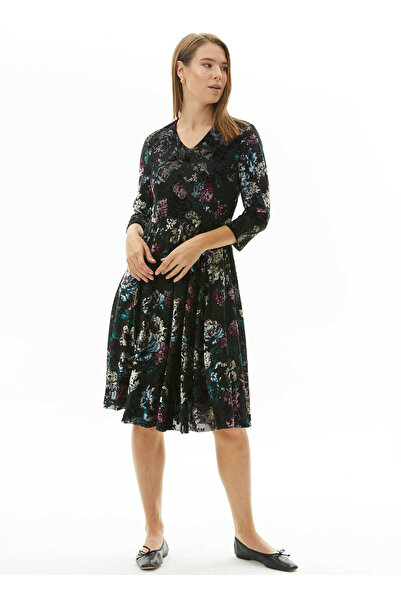 Selen V Yaka Desenli Siyah Standart Kadın Elbise 23KSL7352