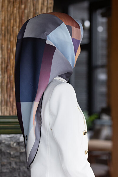 Vissona %100 Twill İpek Geometrik Desenli Gri - Bebe Mavisi Renkli 90x90 Eşarp Dikim Şekli : El Dikişi