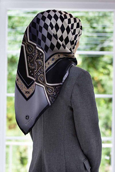Vissona %100 Twill İpek Karo Desenli Gri - Siyah Renkli 90x90 Eşarp Dikim Şekli : El Dikişi