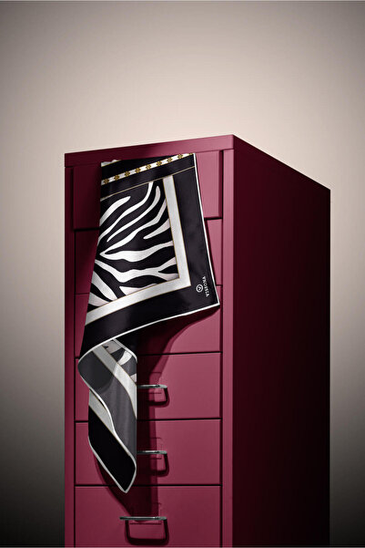 Vissona 100% Twill Μετάξι με Ζέβρα, Κρεμ - Μαύρο Χρώμα, Κασκόλ 90x90, Ραμμένο στο Άκρο, Χειροποίητο