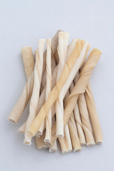 Genel Markalar KURUTULMUŞ KOLAJEN BURGU ÇUBUKLARI KÖPEK ÖDÜLÜ 100 GR