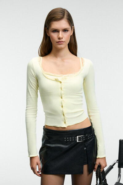 GRIMELANGE ELVURA Kadın Esnek Kumaşlı Yakası Dantel Detaylı Düğmeli Bluz Ve Atlet İkili Takım Sarı Bluz