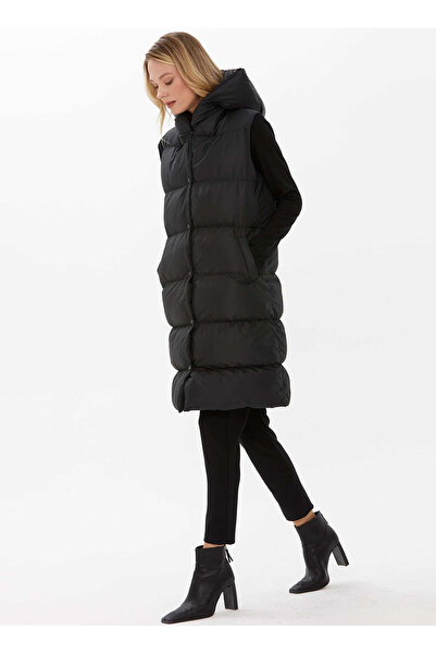 Selen Siyah Kadın Kapüşonlu Standart Kalıp Puffer Yelek 22KSL2006