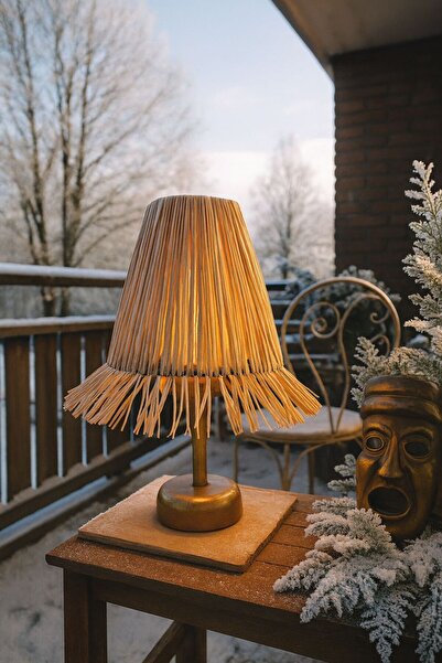 Home Bohem Handmade Saçaklı Rafya Abajur – LED Işıklı Kablosuz Pilli Gold 25 cm Masa Lambası