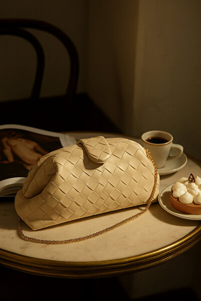 Selin Atelier حقيبة محفظة وكتف من الجلد المحبوك باللون البيج