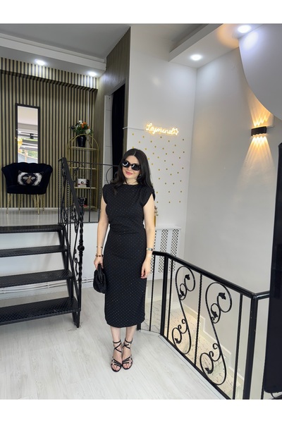 Butik Siyah taşlı omzu vatkalı belden drape büzgülü arkadan yırtmaçlı likralı...