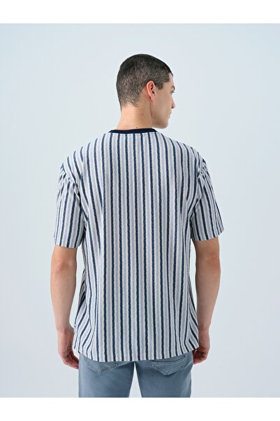 Loft Tricou pentru bărbați loose fit. Mânecă de braț