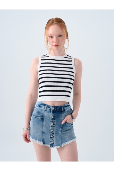 Loft Crop Female Athlete