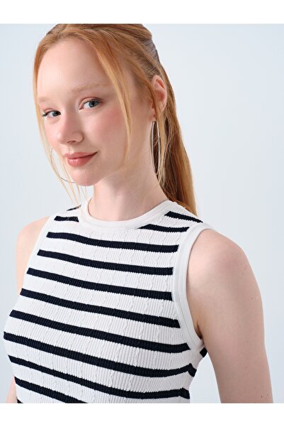 Loft Crop Female Athlete