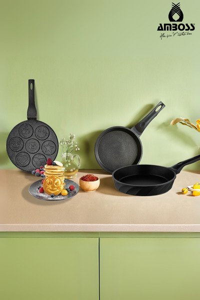 Amboss 3 Piece Cheerful Emoji Casting Pan & Double Casting Pan Set