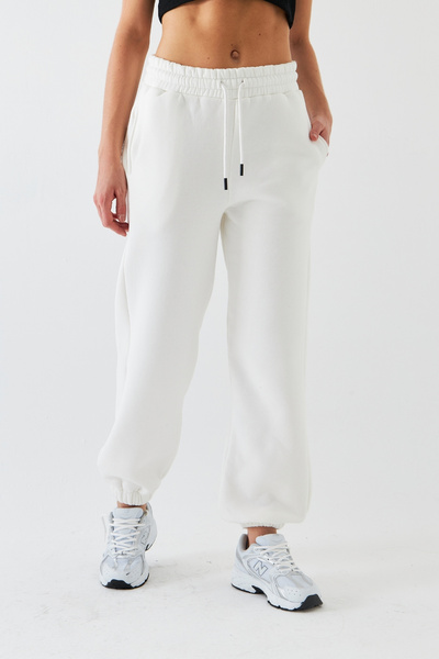 The Champ Clothing Oversize Unisex Sweatpants White – 3-Thread Ribbed, Elasticated Waistband, Pockets, Modern Relaxed Fit