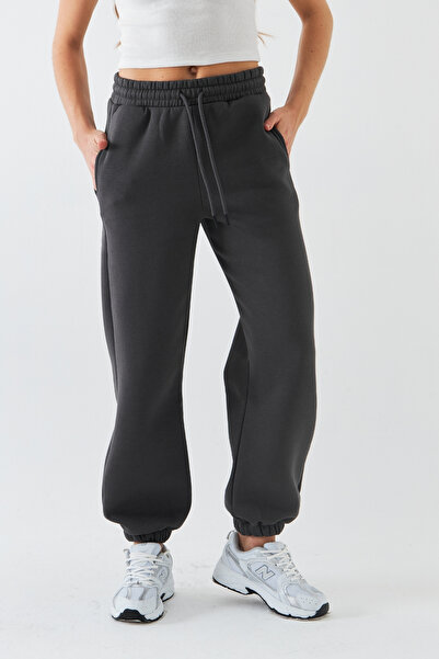 The Champ Clothing Pantaloni de sport unisex supradimensionați, afumati – cu 3 fire de cusut, talie elastică, buzunare, croială modernă și confortabilă