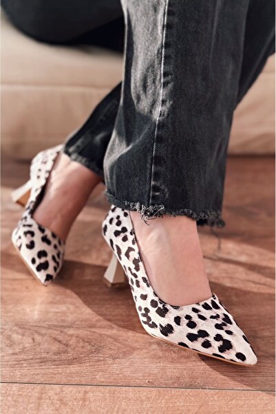 I Love Shoes حذاء لونترا ساتان بنمط ليو باللون البيج