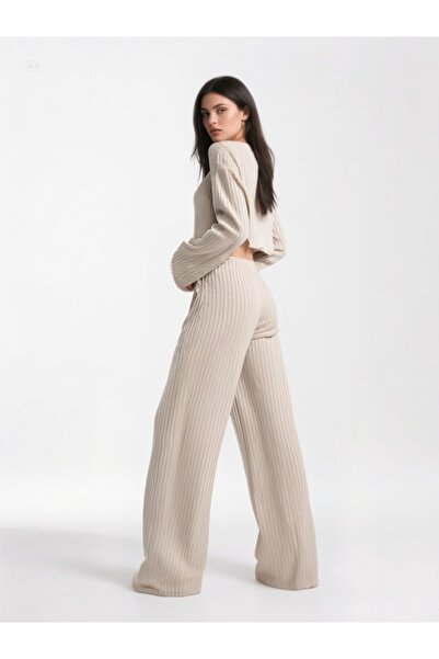 LEONE KOLEKSİYON Női kőszínű, bordázott kötött anyagból készült, bő nyakú crop felső és széles szárú nadrág szett